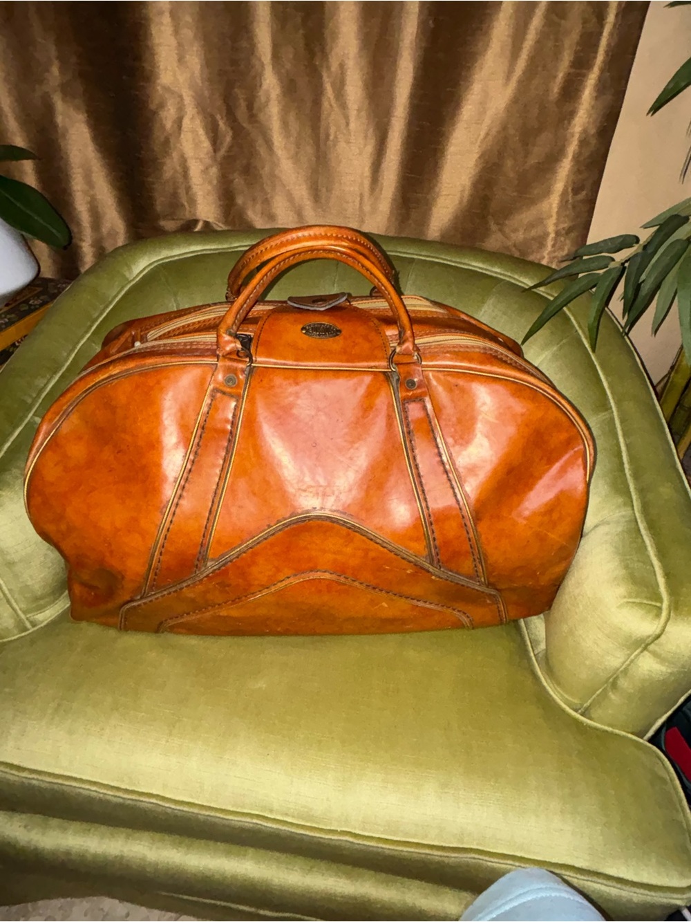 VTG Burton MFG Co 21” Leather Duffle Tote Bag w Hard Bottom Compartment